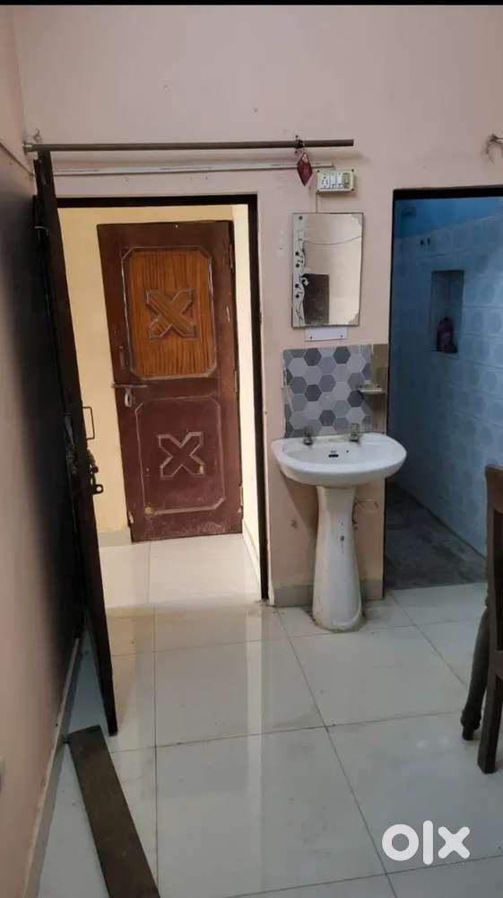 1 room set for rent