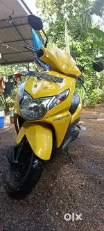 2015 model yellow colour