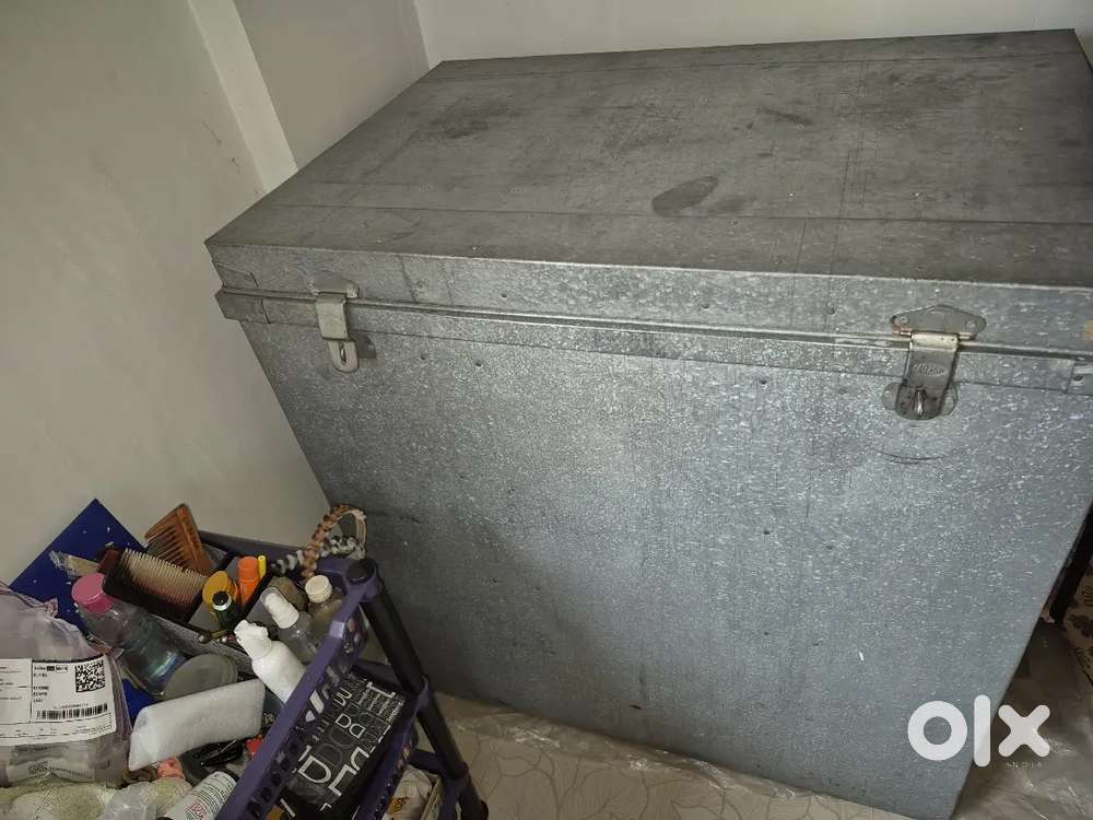 Medium size trunk for sell