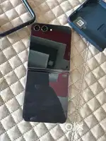 Galaxy Z flip 5.    256gb