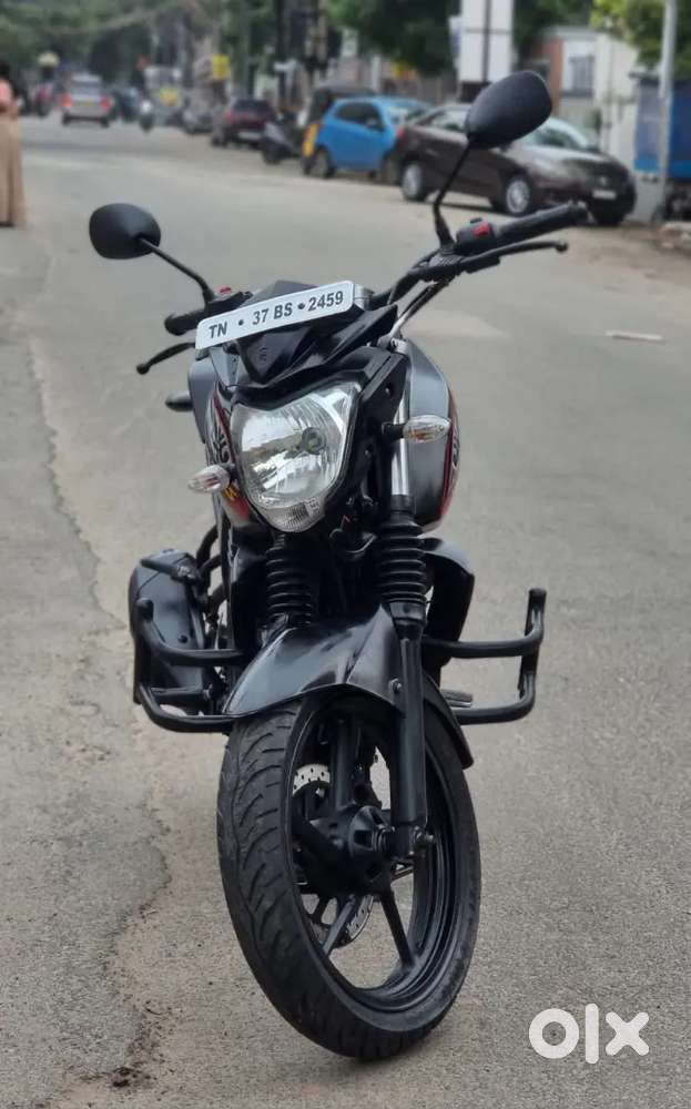 Yamaha fz version 1 black & red 2012 model low km low usage exelent co