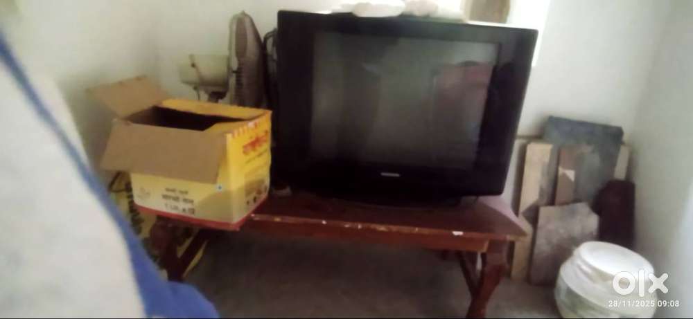 This is a samsung tv of qled  tube and is colour tvof samsung brand