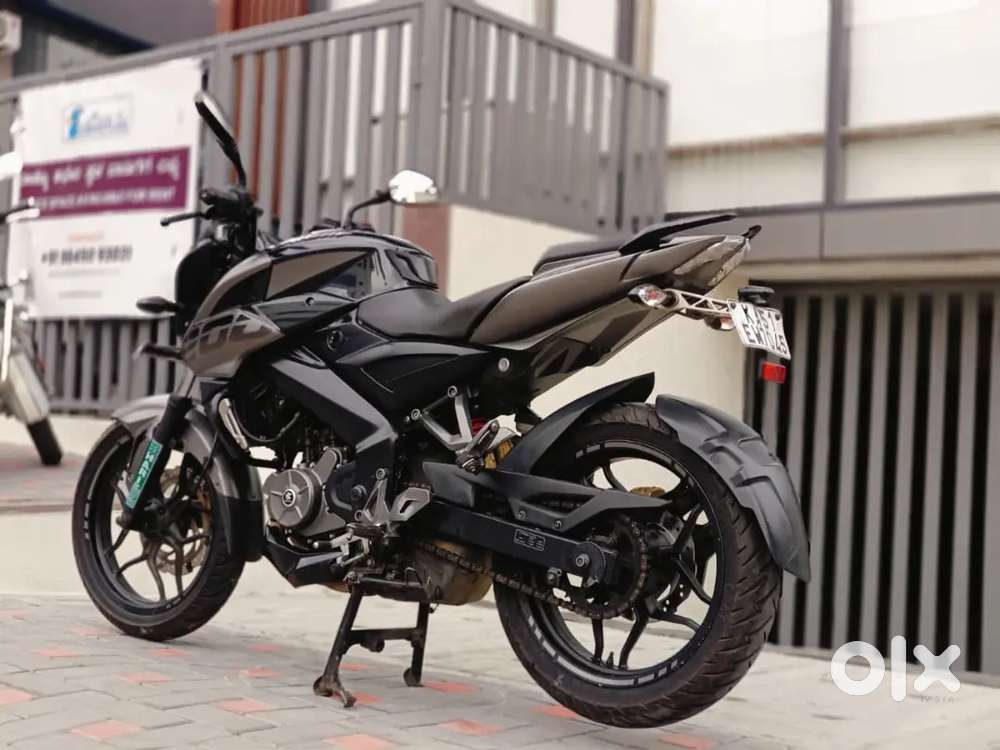 Bajaj pulsar ns 200