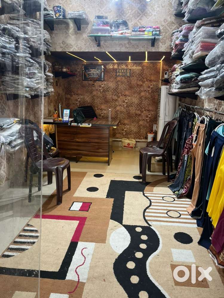 Shop ka samaan pura dena hai with glass rack