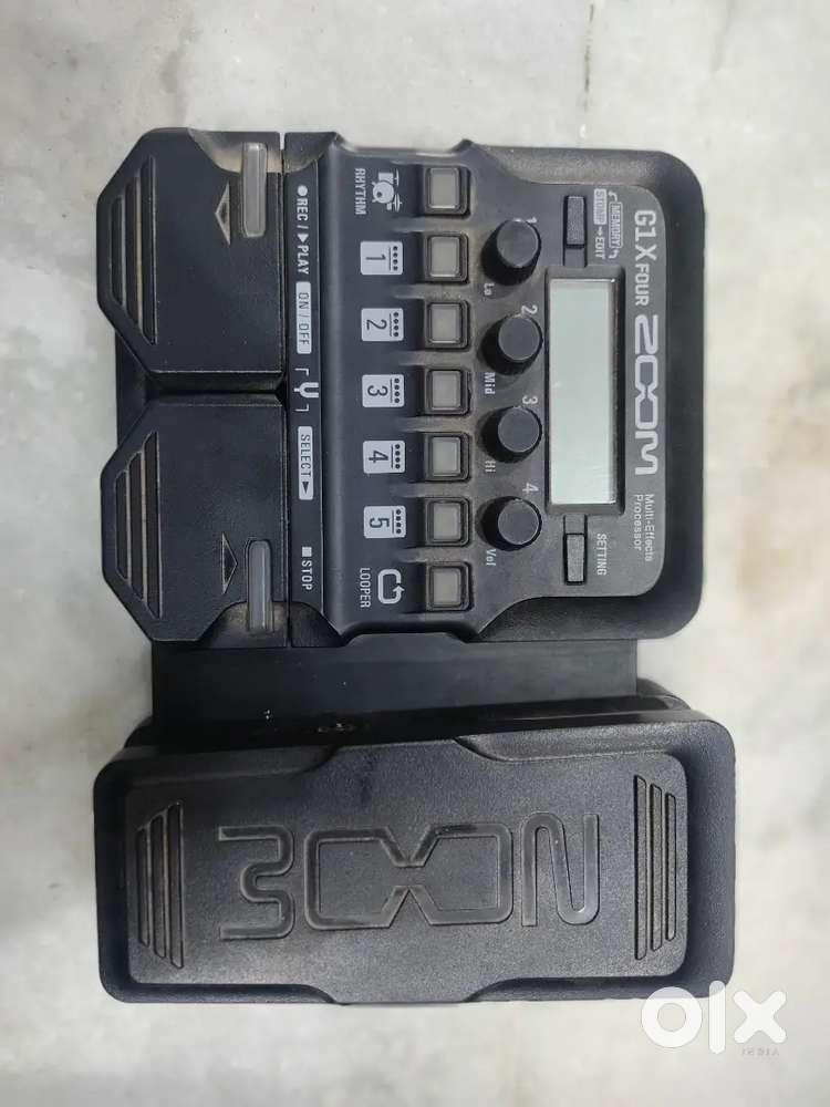 Zoom g1x4 multi effect guitar processor