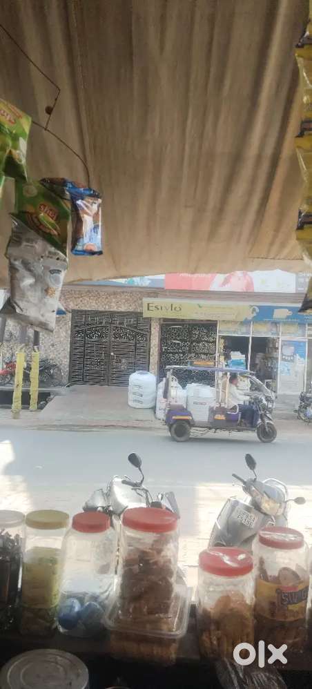 Kachodi samasa and jalevi ke karighar ki jarurat hai