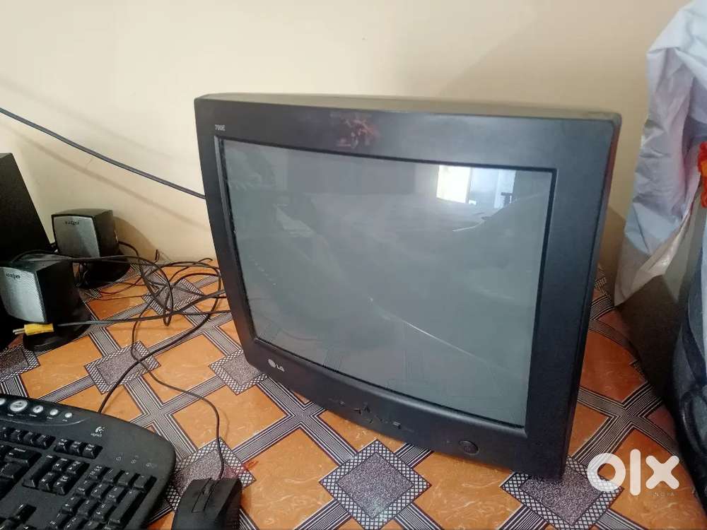 Complete Desktop Computer Set (PC, Monitor, Speakers, Keyboard, Mouse)