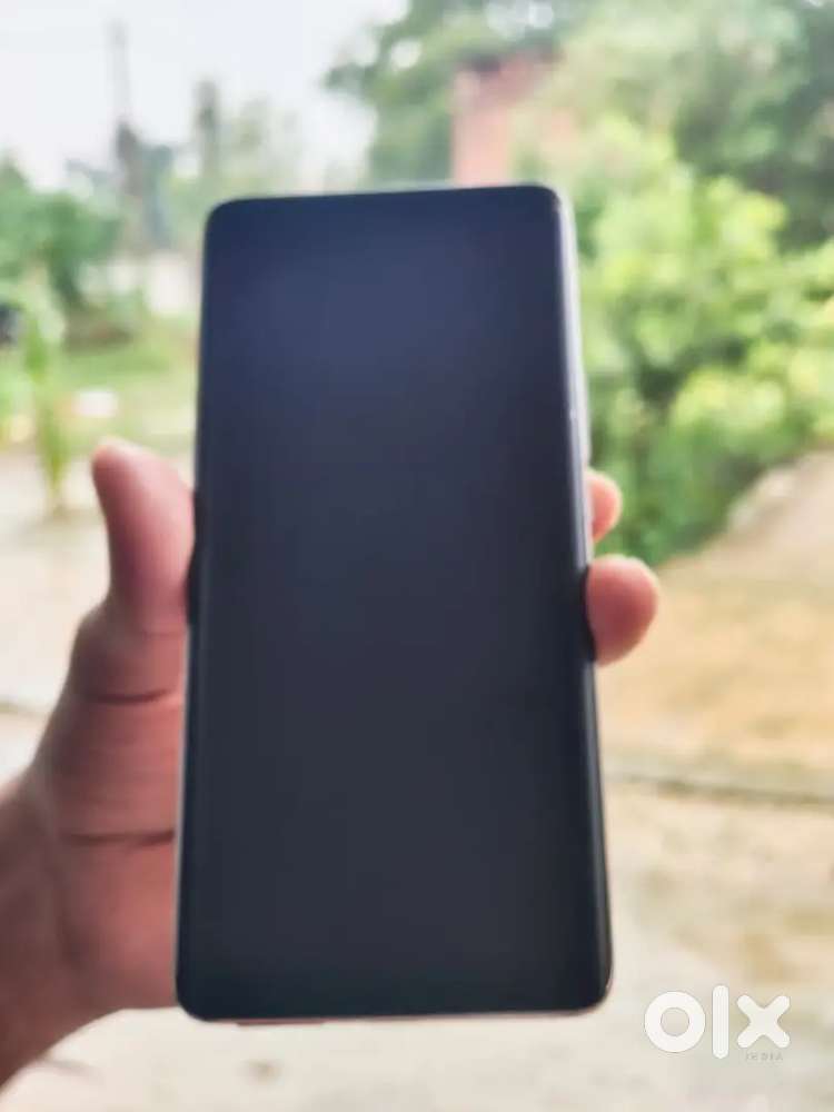 Honor X9b   8/256gb    1 year old