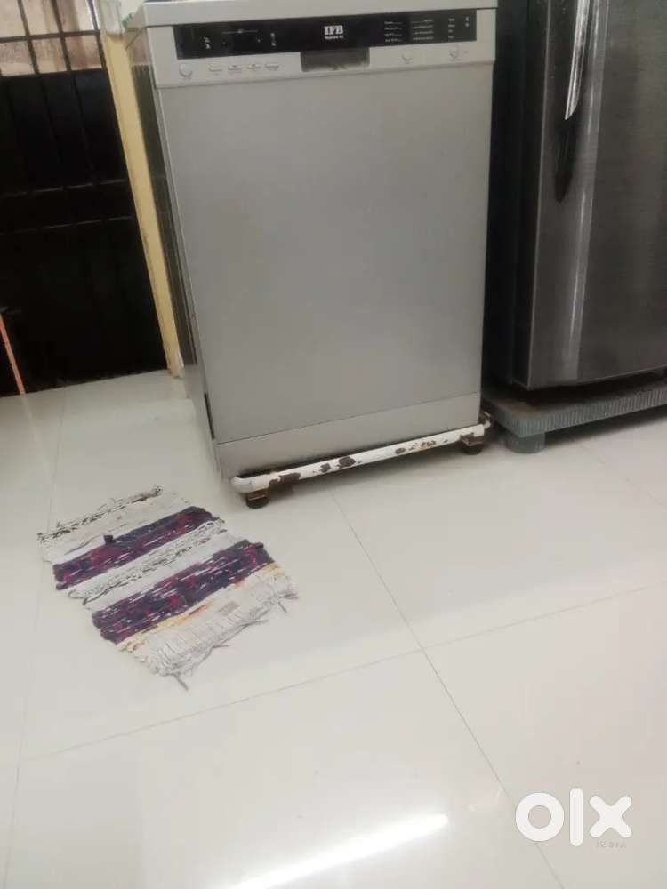 Dishwasher (Barely Used) - Excellent Condition!