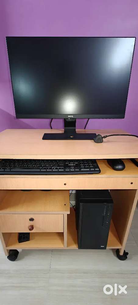 Full complete desktop setup100%(computer,table, router, boxs