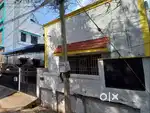 குடியிருப்புகளுக்கு நடுவில் அமைந்துள்ளது