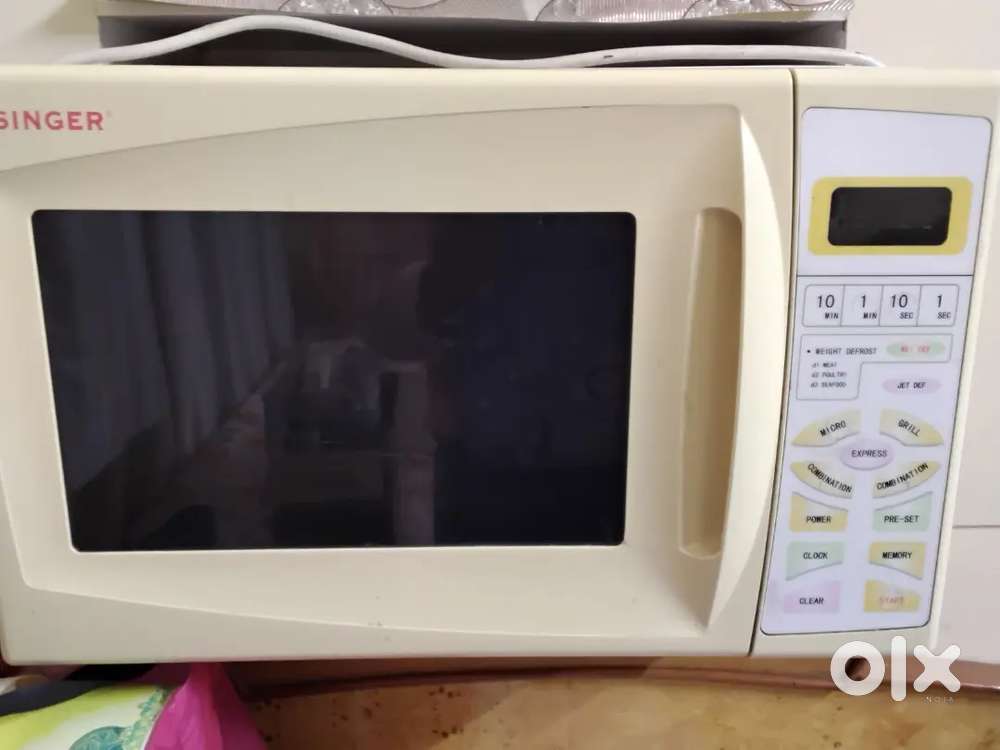 It's good in quality ,the color is vibrirant ,accessories are good