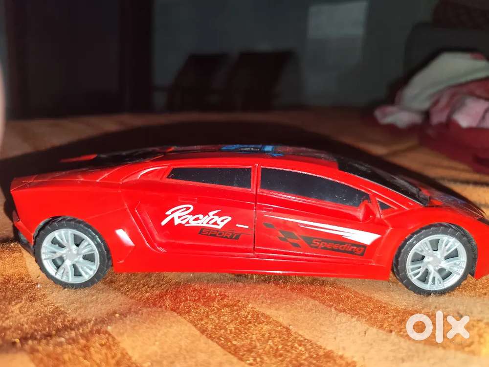 Sensor वाली Remote Car – Good Condition (₹550)
