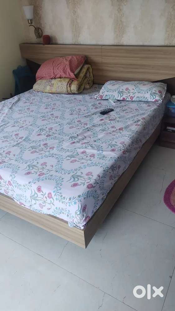 Pipperfry Bed with Storage and matress
