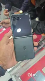 Motorola Razr 60 Ultra (Pantone Scarab 512 GB)(16 GB RAM)