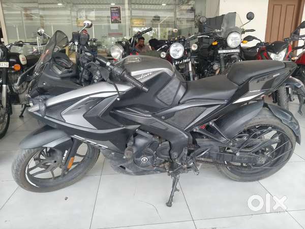 BAJAJ RS 200 MODEL2022