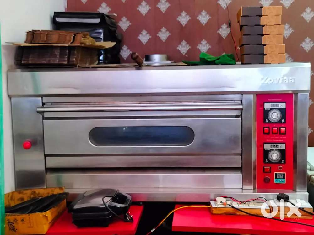 Commercial pizza oven
