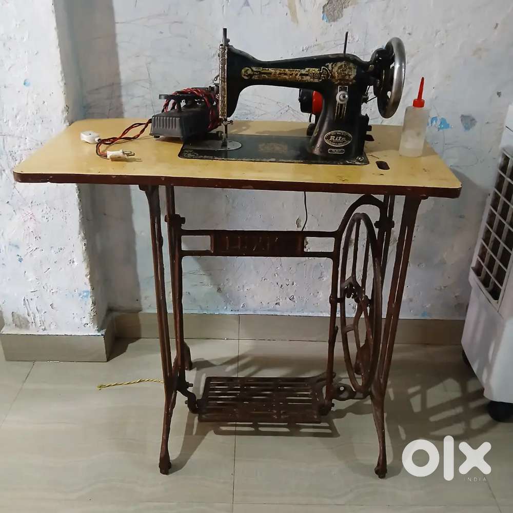 Sewing machine for sale