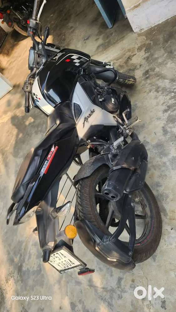 October 2020 की गाड़ी है..गाड़ी का दोनों टायर न्यू पड़ा है