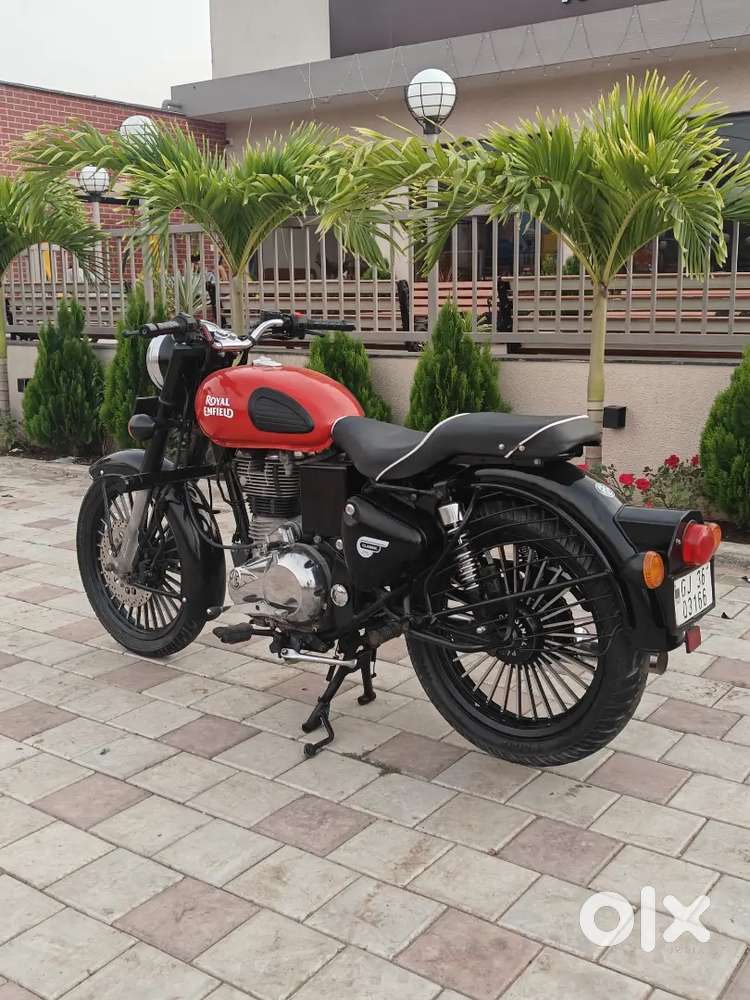 Royal Enfield classic 350 top showroom conduction