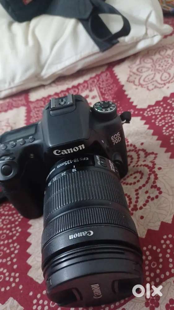 Canon 70d with 18-135mm lens dslr camera