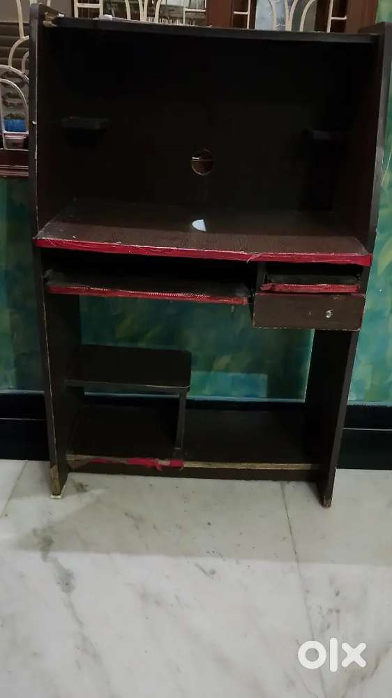 Computer table