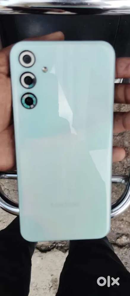 Samsung galaxy f15 4gb 128 5 month old