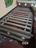 Singel bed wood