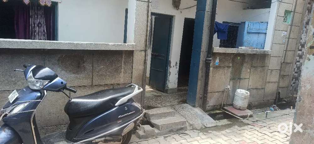 House in 100 gaj plot