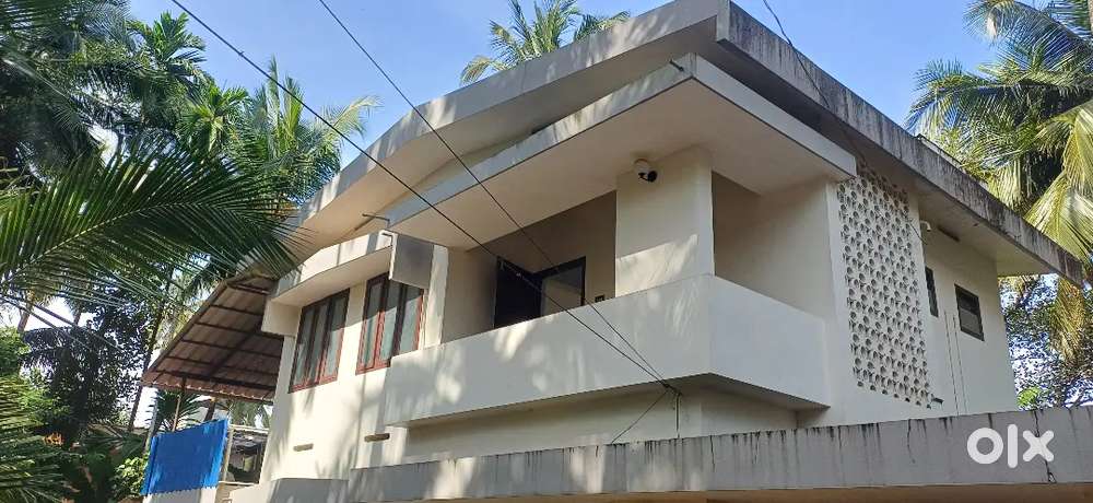 കോഴിക്കോട് കുതിരവട്ടം രണ്ട് ബെഡ്റൂം വീടിന്റെ മുകൾഭാഗം