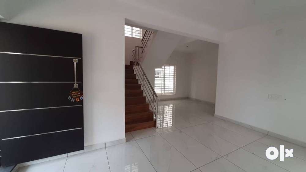Kerala - Beautiful 3 BHK House / Villa for sale in Thrissur!!
