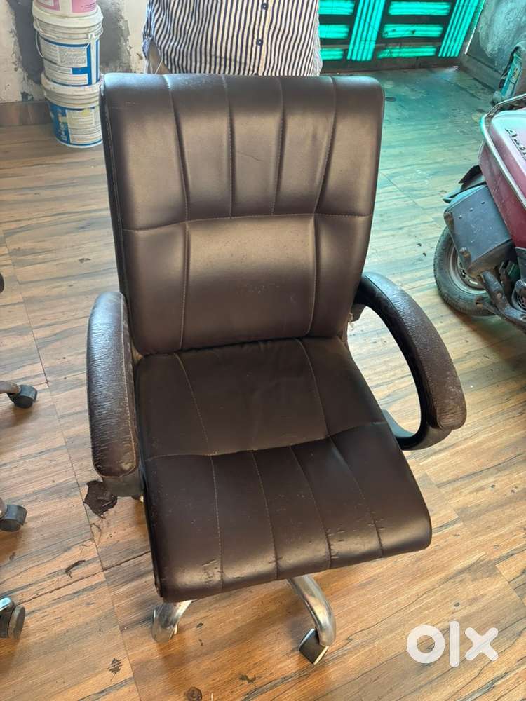 Multi purpose 4 revolving chairs - comfortable and durable