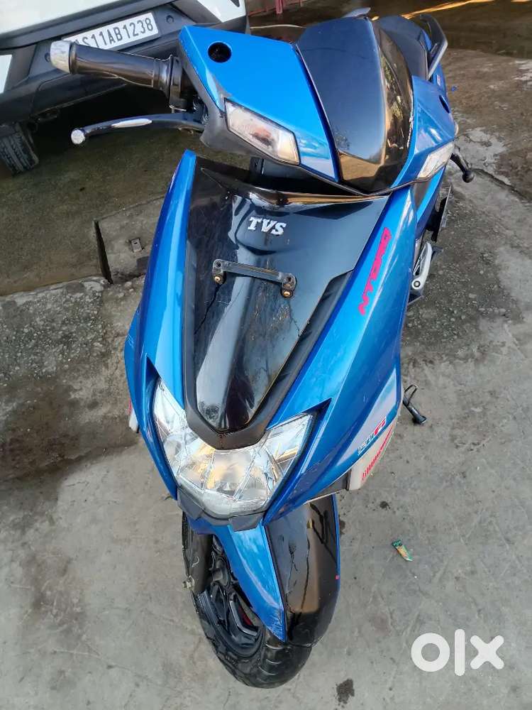 Single handedly used scooty