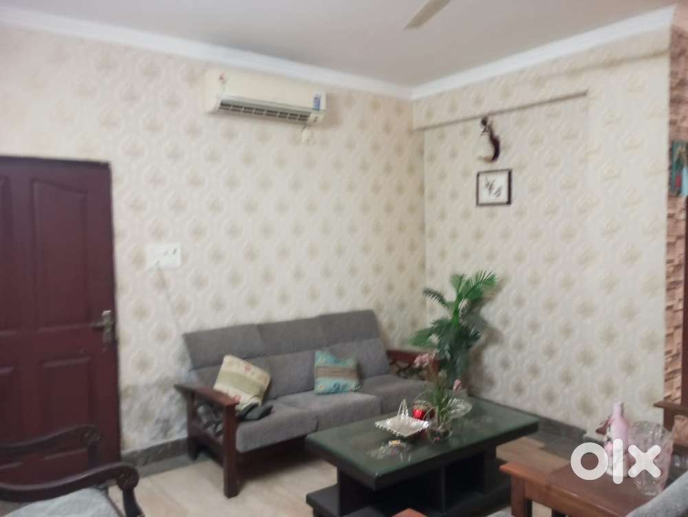 Rajapur Traffic Chaurahe ke pass Individuel Makan