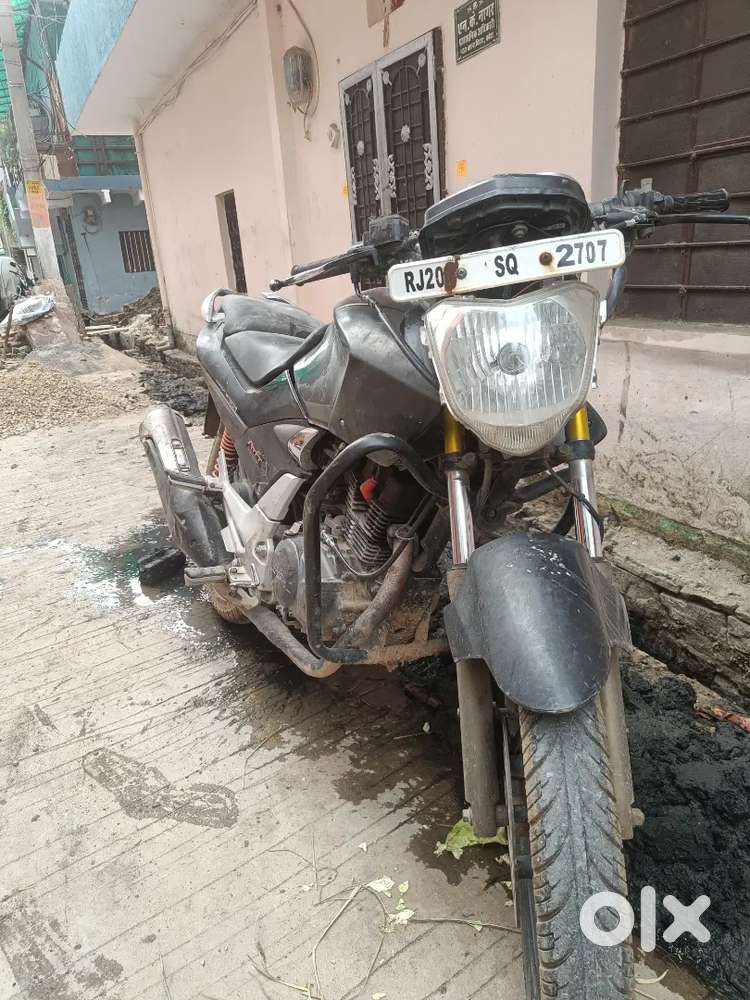 Cbz extreme hai head lamp nhi he bs baki sab okk he