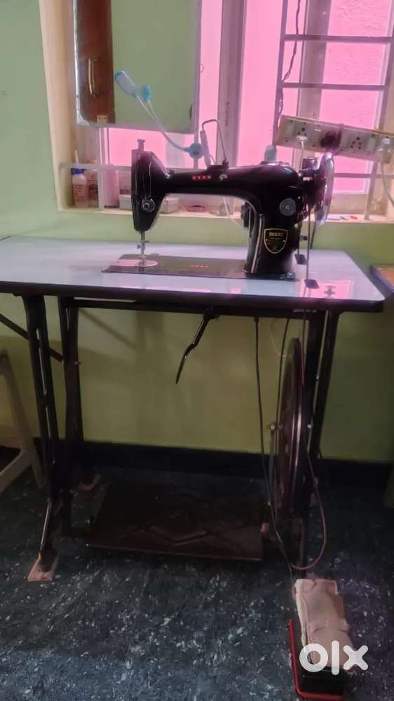 Usha Tailor machine