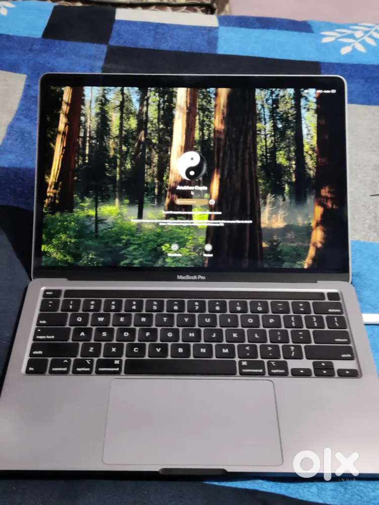 Apple MacBook Pro 2020 (Touch Bar, Four Thunderbolt 3 ports) A2251