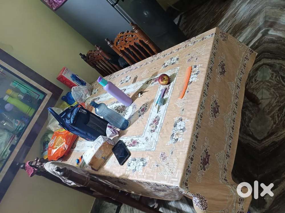 4 seater dining table