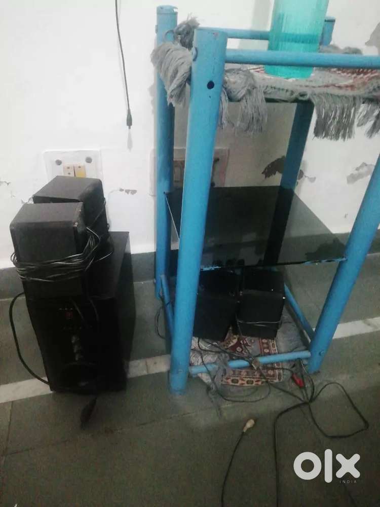 Iball speaker with blue color stand