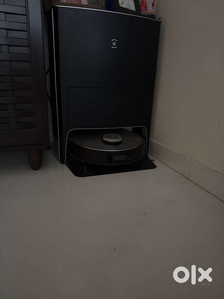 Robotic vacuum cleaner