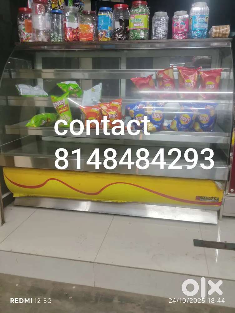 Bakery display counter