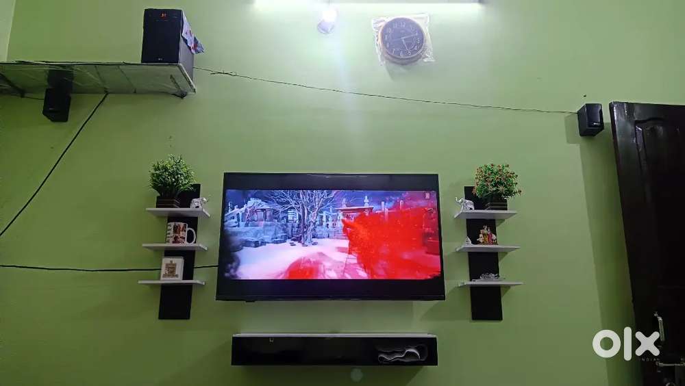 New tv under warranty lg ua82 43inch  ips panel. hour count under 500