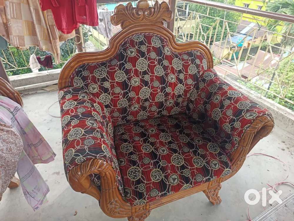 5 seater thick wood sofa set.