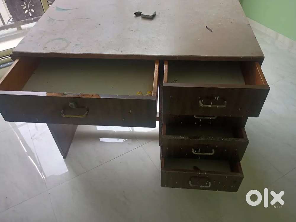 Computer table