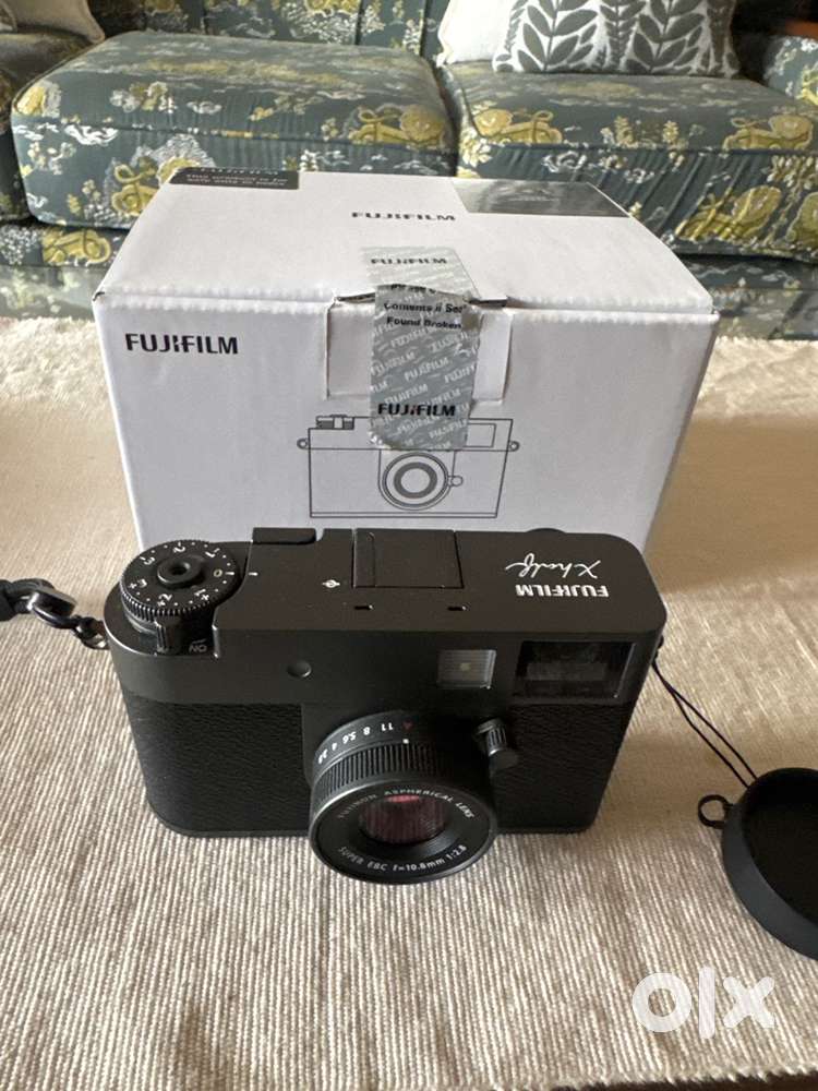Fujifilm X Half camera (Charcoal) - near mint