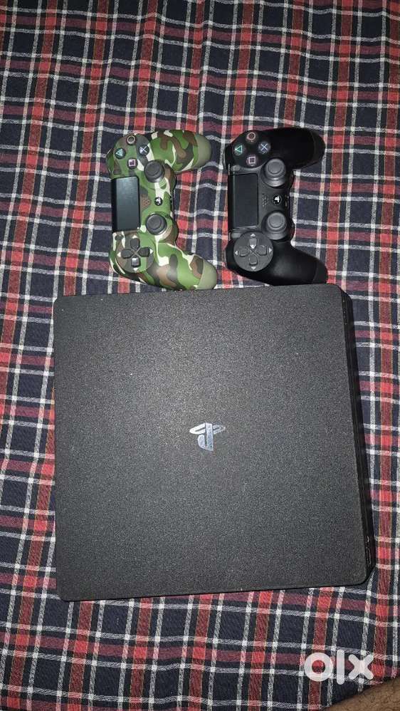 Ps4 slim 1TB With Dual controller and Orginal Box