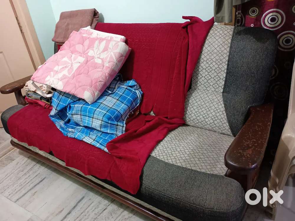3+1+1 Sofa well condition