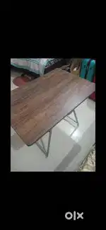 Sturdy Foldable Study Table – Excellent Condition – ₹700