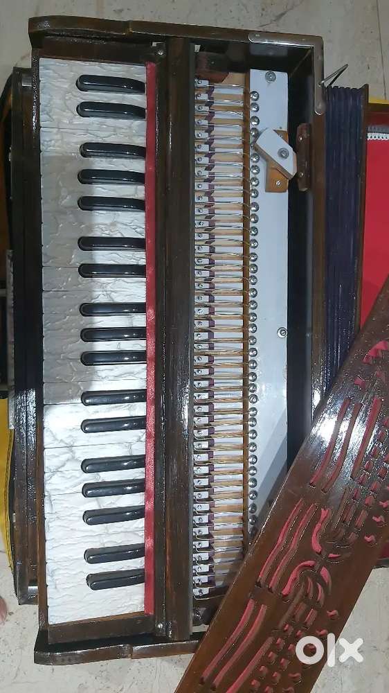 Box Harmonium  new condition 42 key 7 bellow 3 1/2 octave new segun