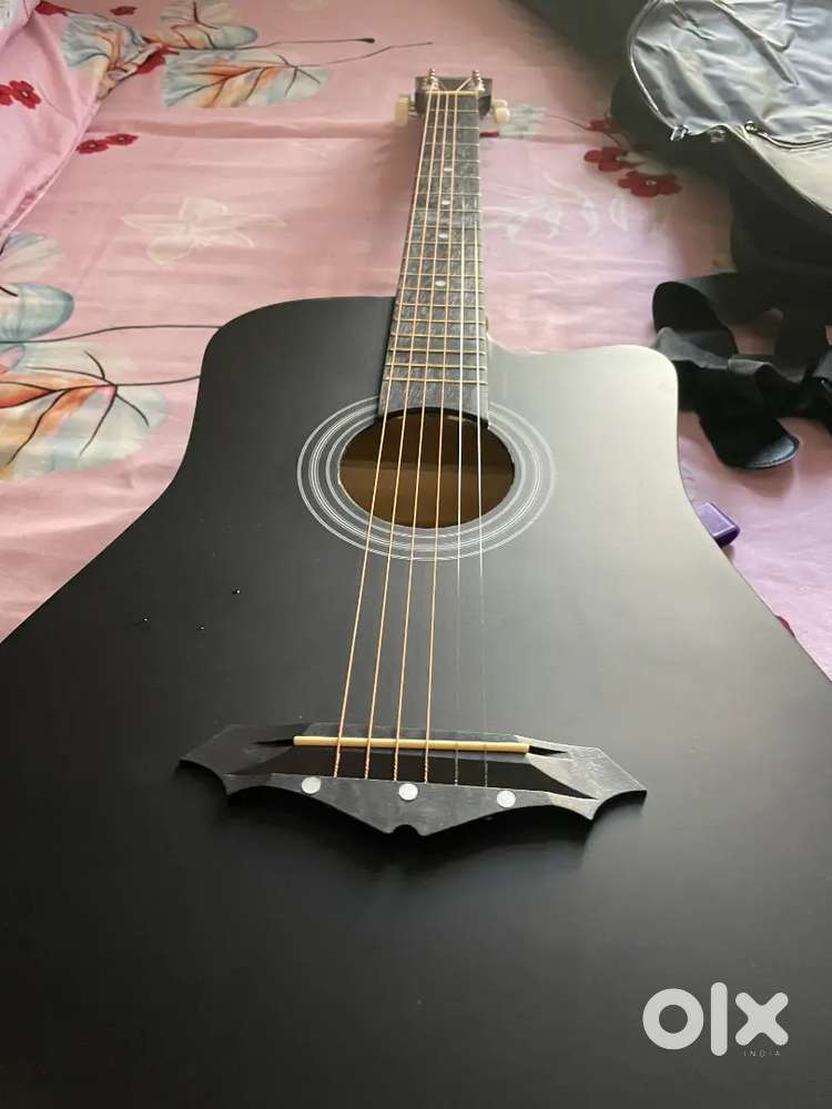 INTERN BEST NEVER USED GUITAR with strapb,bag,six strings+threepickups